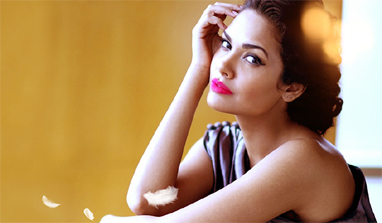 Esha Gupta is one lucky girl. The model who will be making her Bollywood debut in ‘Jannat 2’ opposite Emraan Hashmi is making waves even before the film has hit the theatres. The gorgeous Delhi girl has not only signed two more films (Vikram Bhatt’s ‘Raaz 3’ and Prakash Jha’s ‘Chakravyuh’) but has also found a fan in filmmaker Mahesh Bhatt.  Bhatt, who is also the producer of ‘Jannat 2’, is all praise for Esha. Speaking to a daily, the veteran filmmaker said, "Esha`s ethos is very Indian. She looks like Angelina Jolie but she has the flavour of India still in her. She knows that sensuality is an essential attribute of the female animal. However the mystique needs to be retained as a survival tool. Esha celebrates her feminine body and yet her ambition is rooted in real India.   She has taken a quantum leap from Jannat-2 to Raaz-3 and she has a high emotional quotient and the ability to respond when she is challenged. She came back the other day from an outdoor shoot and I asked her `how did your schedule go?` She replied, `They thought I look like Angelina Jolie but they also commented that I act like Smita Patil.` That reveals her. That is the way she wants the world to perceive her."  Considering that bold and sexy roles are the norm these days, would we see Esha doing a ‘Jism’ ever in her career? The actress says that will take a while. “I can`t shake of the image of Bipasha walking out of the water in a white dress with a soaked chiselled body. But you`ll have to wait for a sexy me, till someone offers something sexy.`` Considering that many already compare you to the sexy Jolie, the sexy roles will be coming your way very soon, Esha!